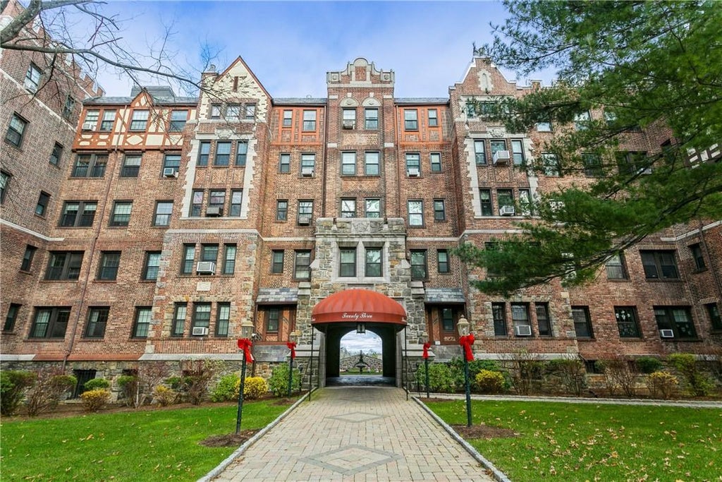1 of 1 - 23 Old Mamaroneck Road 1a, White Plains, NY