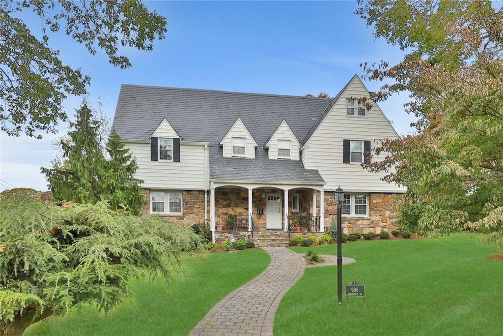 1 of 1 - 906 Soundview Drive, Mamaroneck, NY