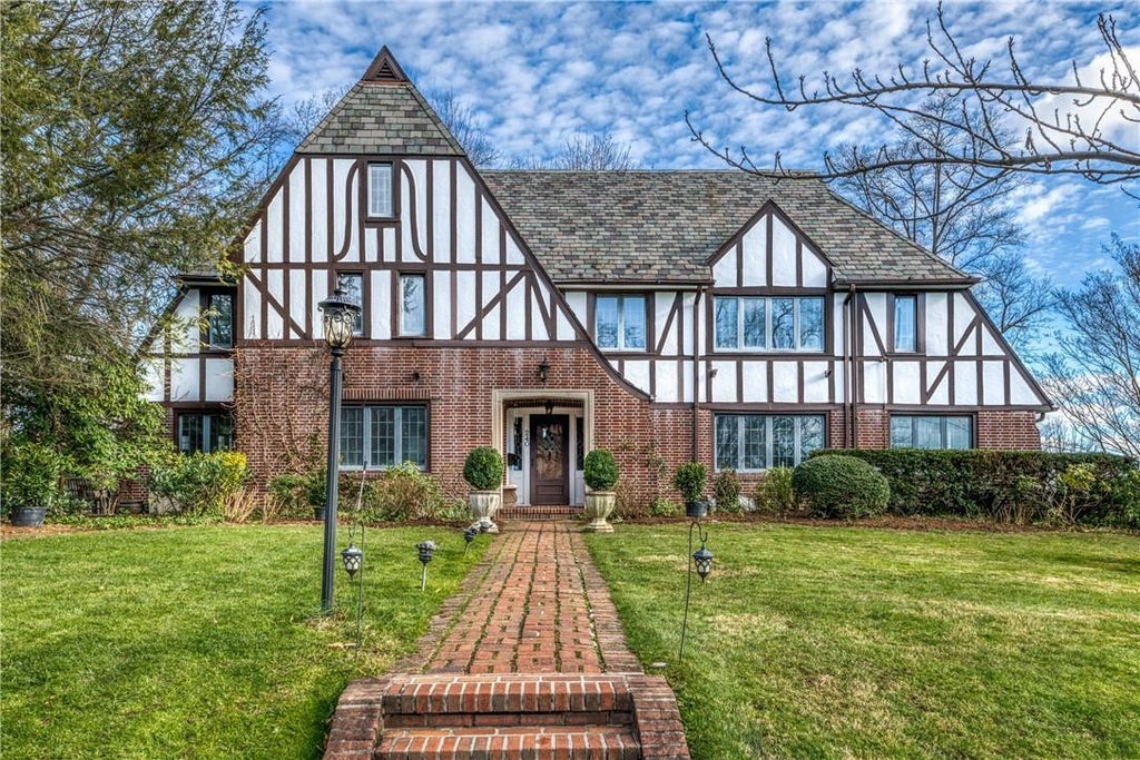 1 of 1 - 11 Longvue Avenue, New Rochelle, NY