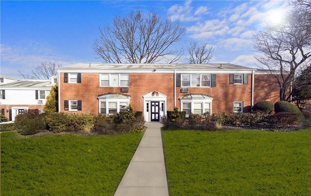 1 of 1 - 6 Sussex Court # 208, Suffern, NY