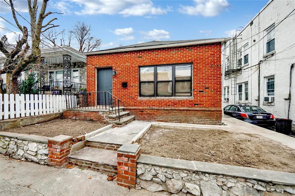 1 of 1 - 139 Vineyard Avenue, Yonkers, NY
