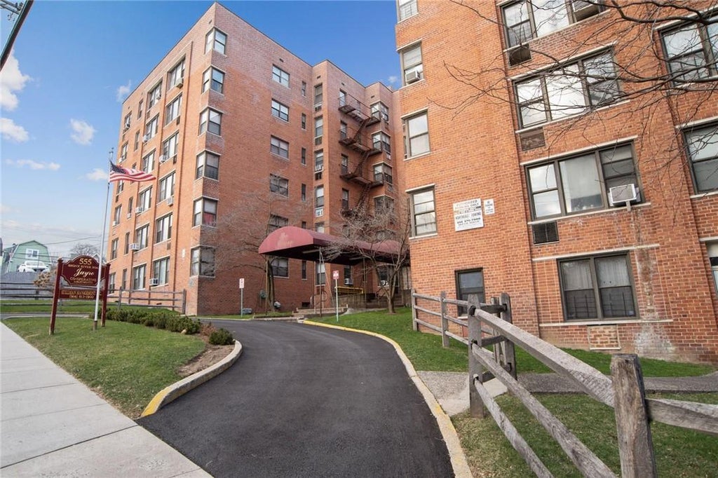 1 of 1 - 555 Bronx River Road 5c, Yonkers, NY