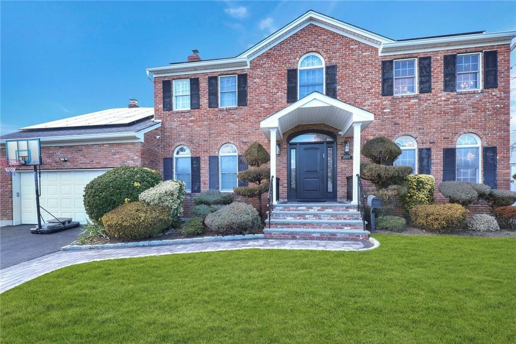 1 of 1 - 1689 Glenmore Avenue, East Meadow, NY