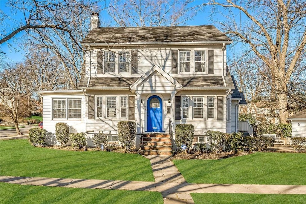 1 of 1 - 35 Edgemere St., Pelham, NY