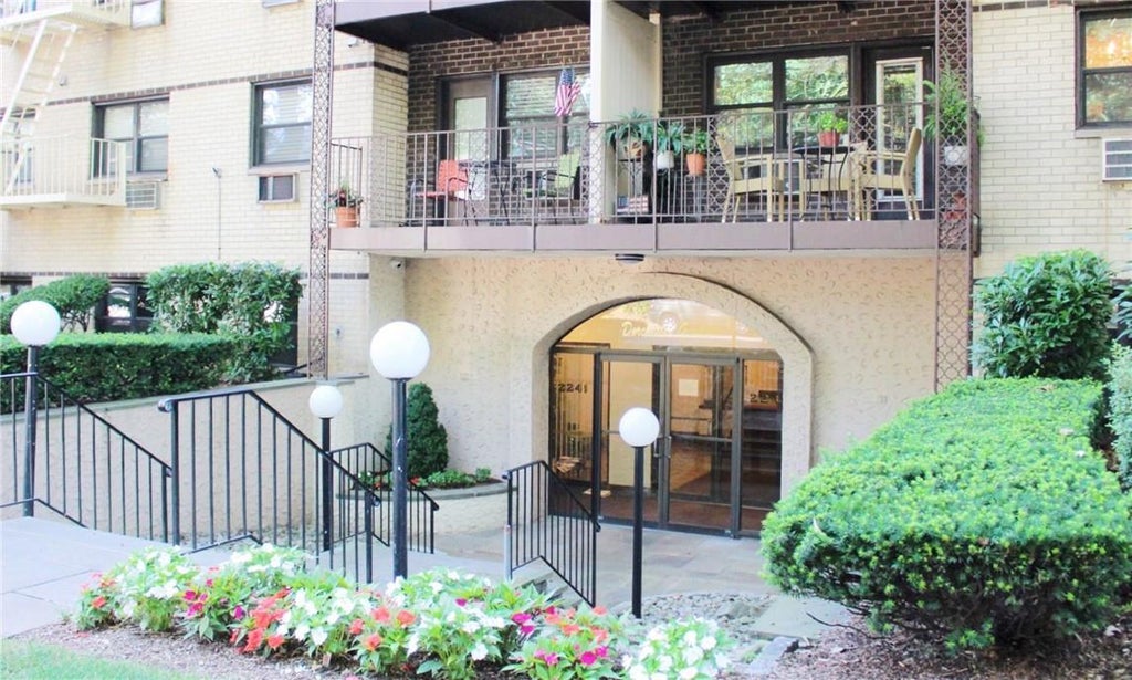 1 of 1 - 2241 Palmer Avenue # 2d, New Rochelle, NY