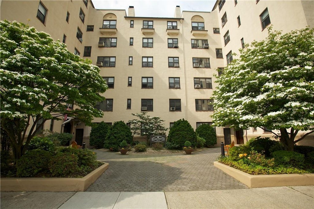 1 of 1 - 17 Chatsworth Avenue # 2c, Larchmont, NY