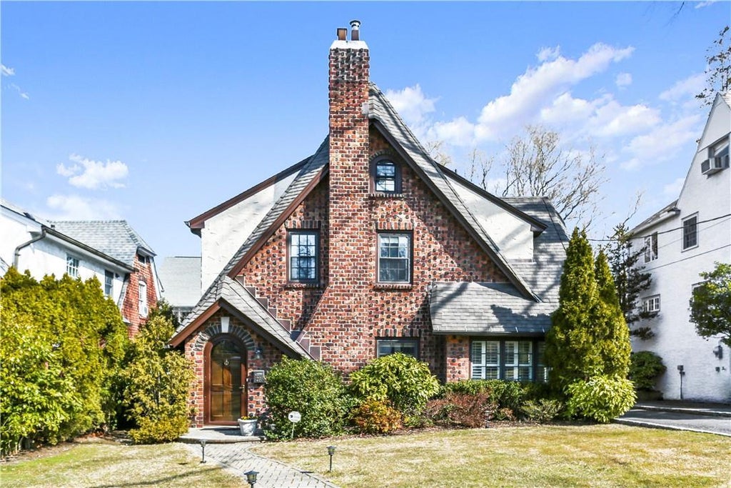 1 of 1 - 29 Bonnett Avenue, Larchmont, NY