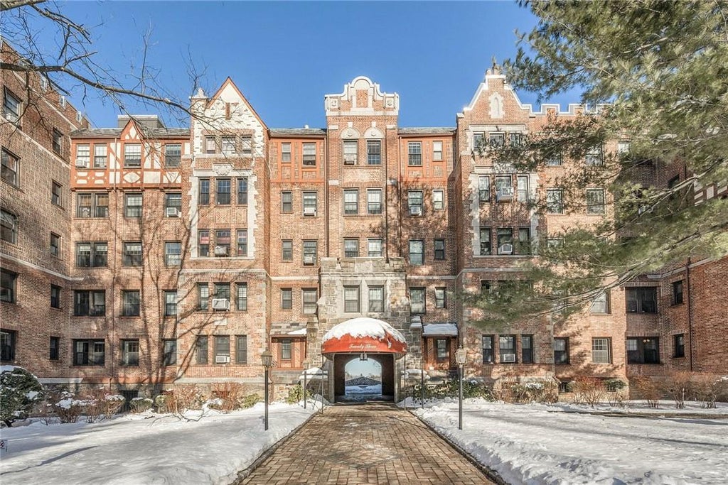 1 of 1 - 23 Old Mamaroneck Road 2c, White Plains, NY