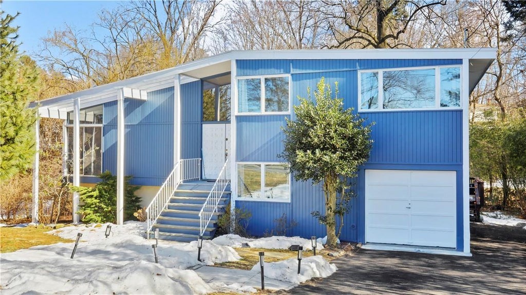 1 of 1 - 22 Balmoral Crescent, White Plains, NY