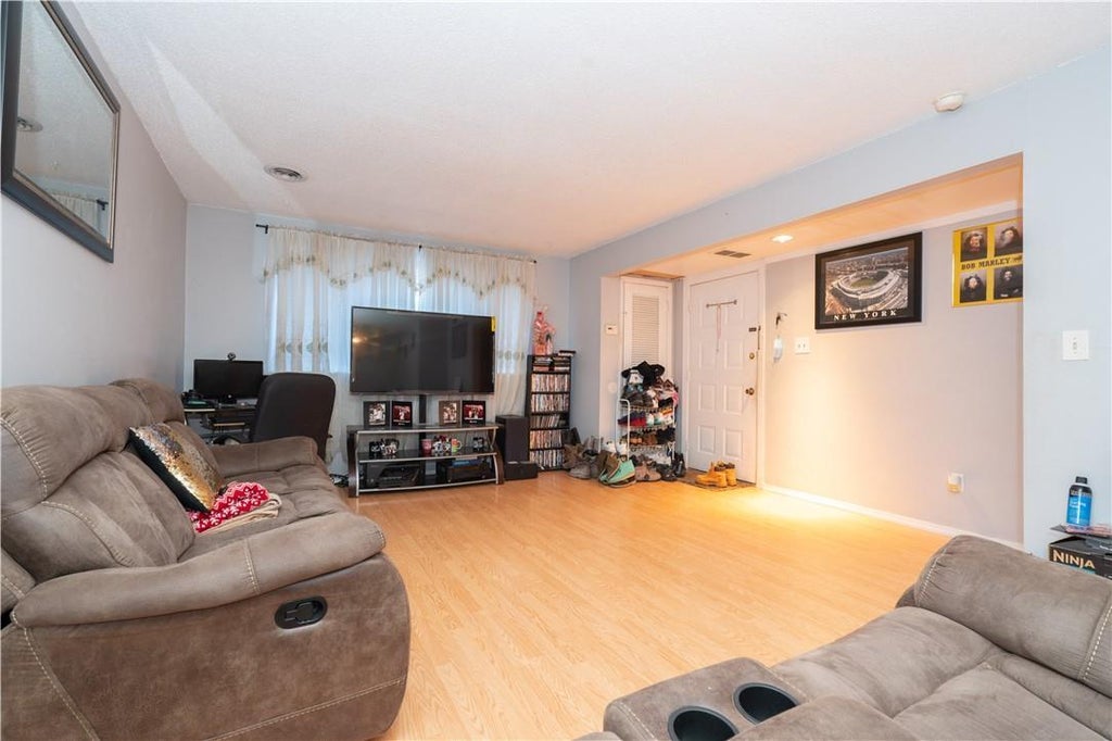 1 of 1 - 1204 Mcintosh Place, Newburgh, NY