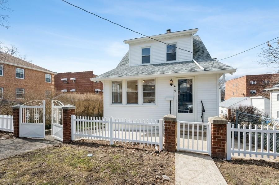 1 of 1 - 415 Quincy Avenue, Bronx, NY