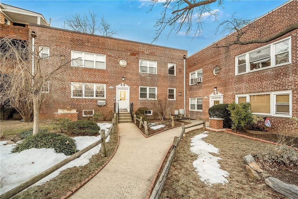 1 of 1 - 12 Leewood Circle # 5r, Eastchester, NY
