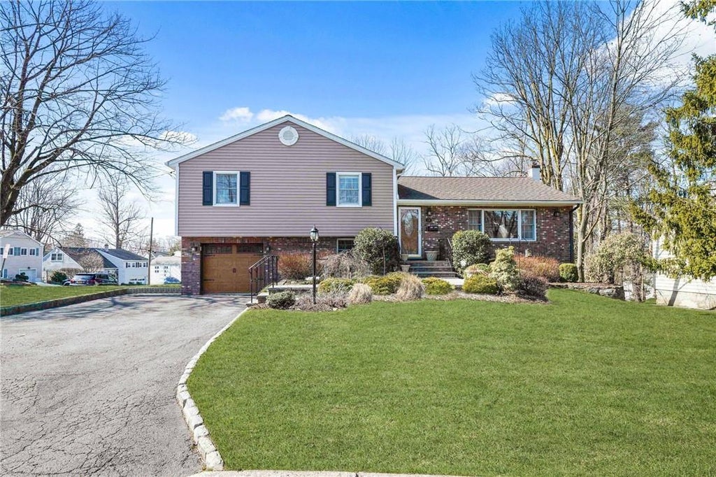 1 of 1 - 10 Standish Place, Hartsdale, NY