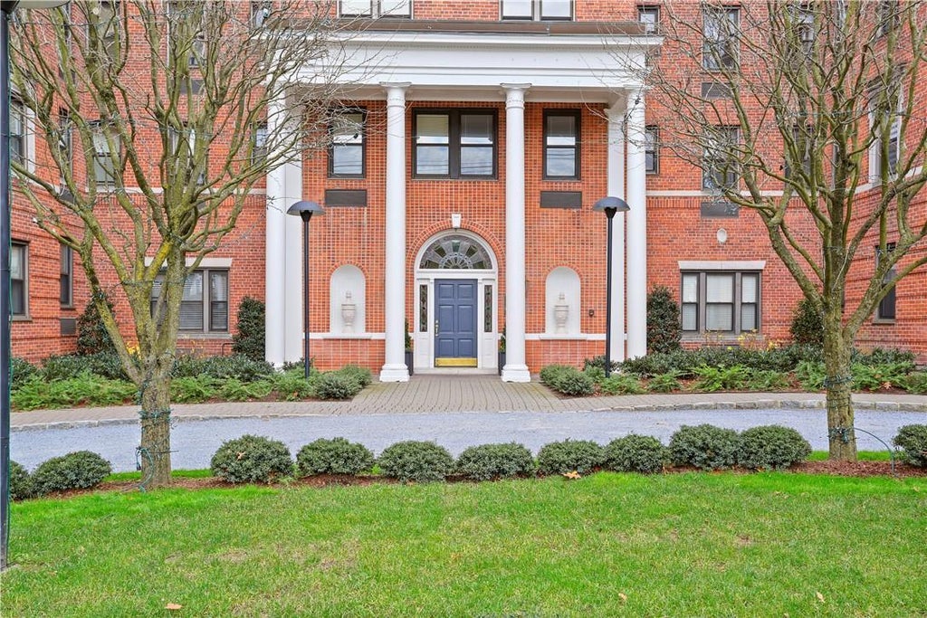 1 of 1 - 40 Elm # 2c, Greenwich, CT