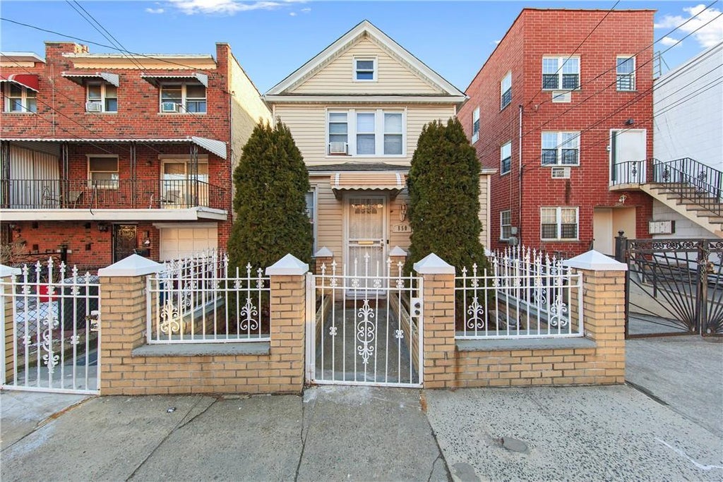 1 of 1 - 850 228th St., Bronx, NY
