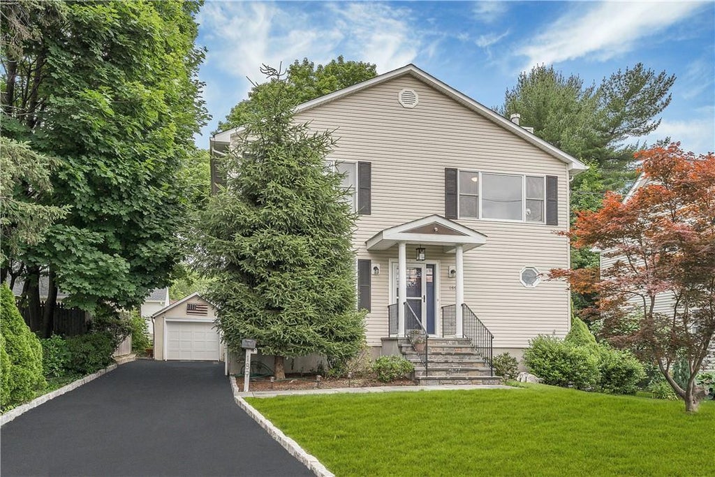 1 of 1 - 189 Albany Avenue, Thornwood, NY