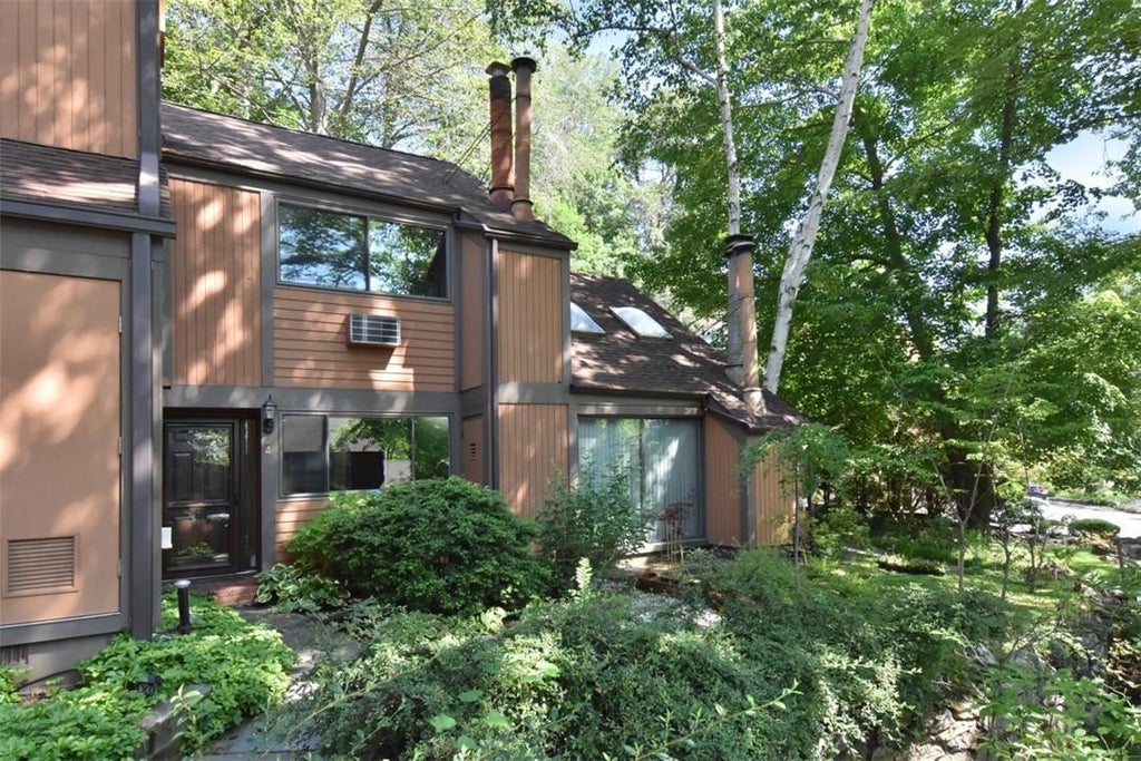 1 of 1 - 24 Round Hill Road, Dobbs Ferry, NY