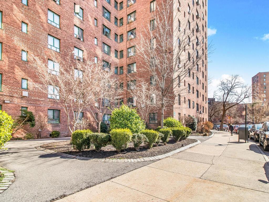 1 of 1 - 5 Metropolitan Oval # 12c, Bronx, NY