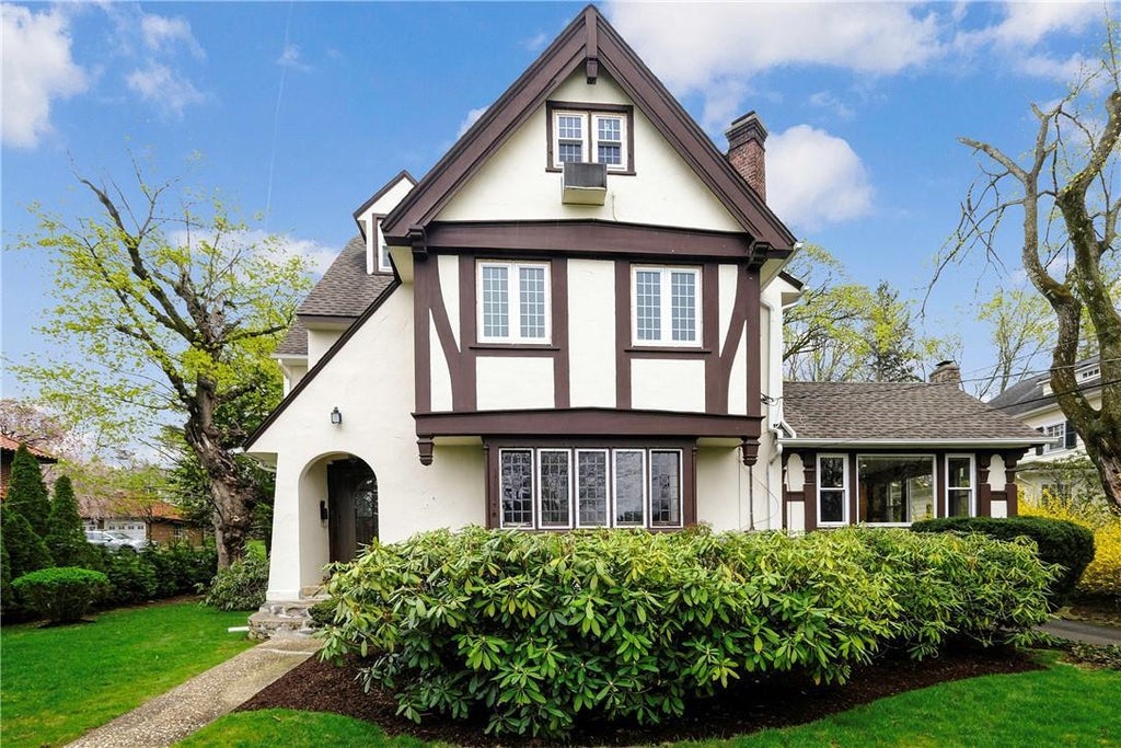 1 of 1 - 8 School Lane, Scarsdale, NY