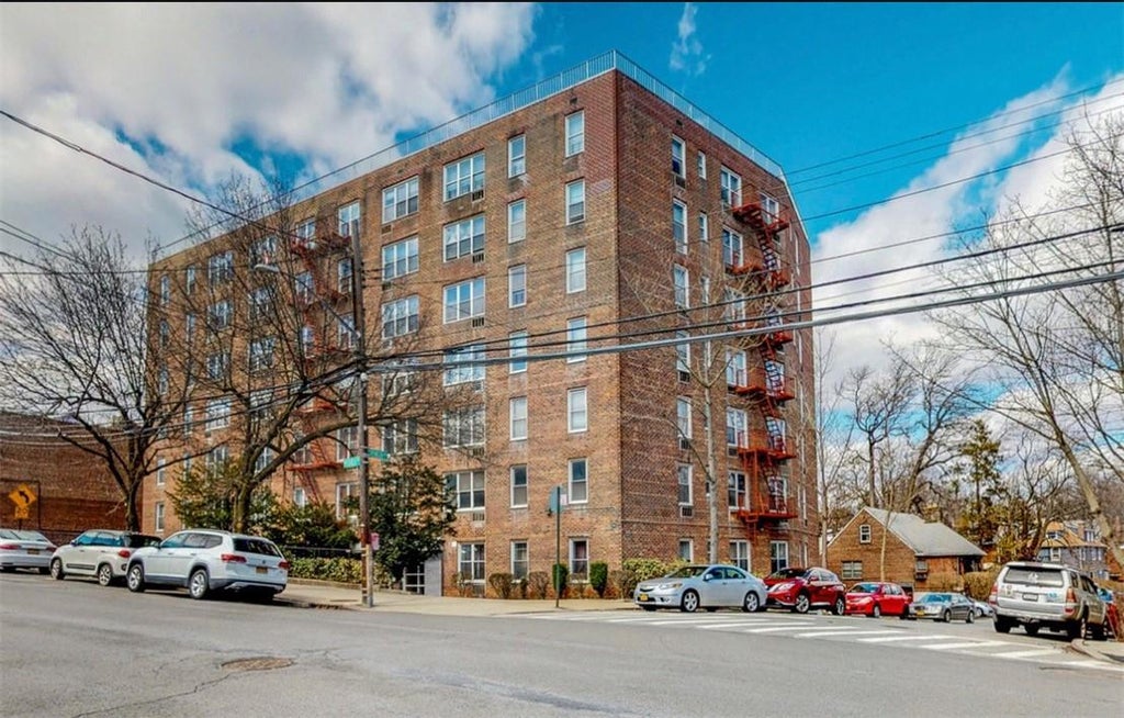 1 of 1 - 5715 Mosholu Avenue # 5c, Bronx, NY