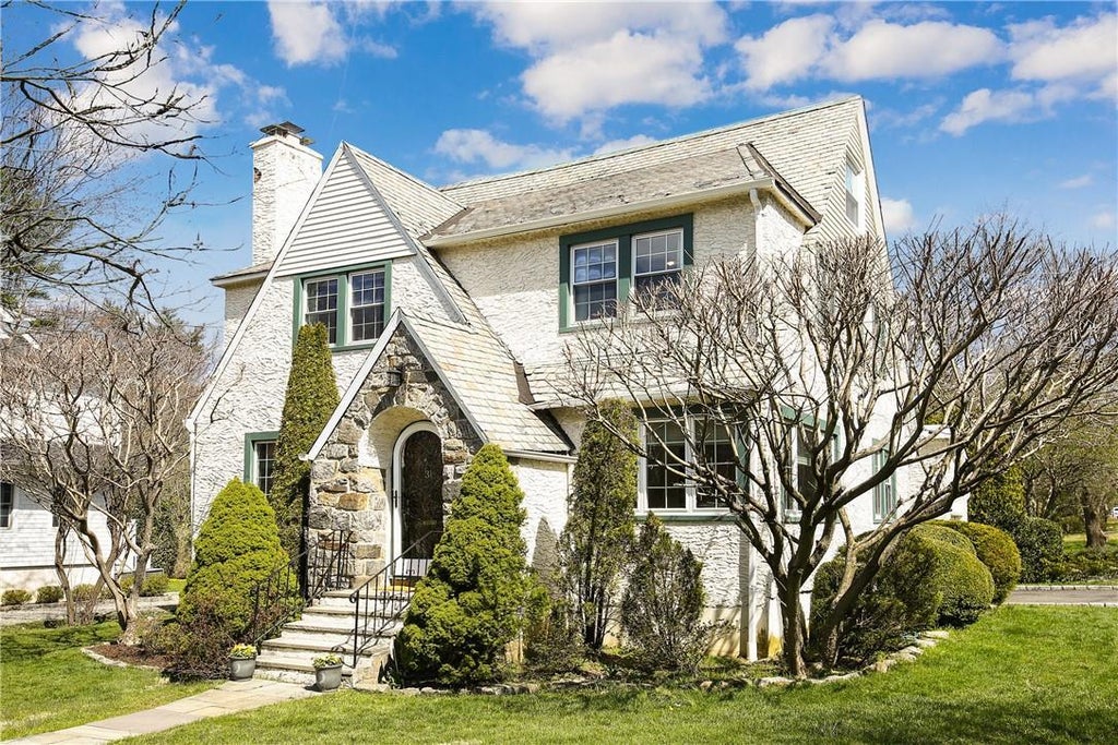 1 of 1 - 31 Rugby Lane, Scarsdale, NY