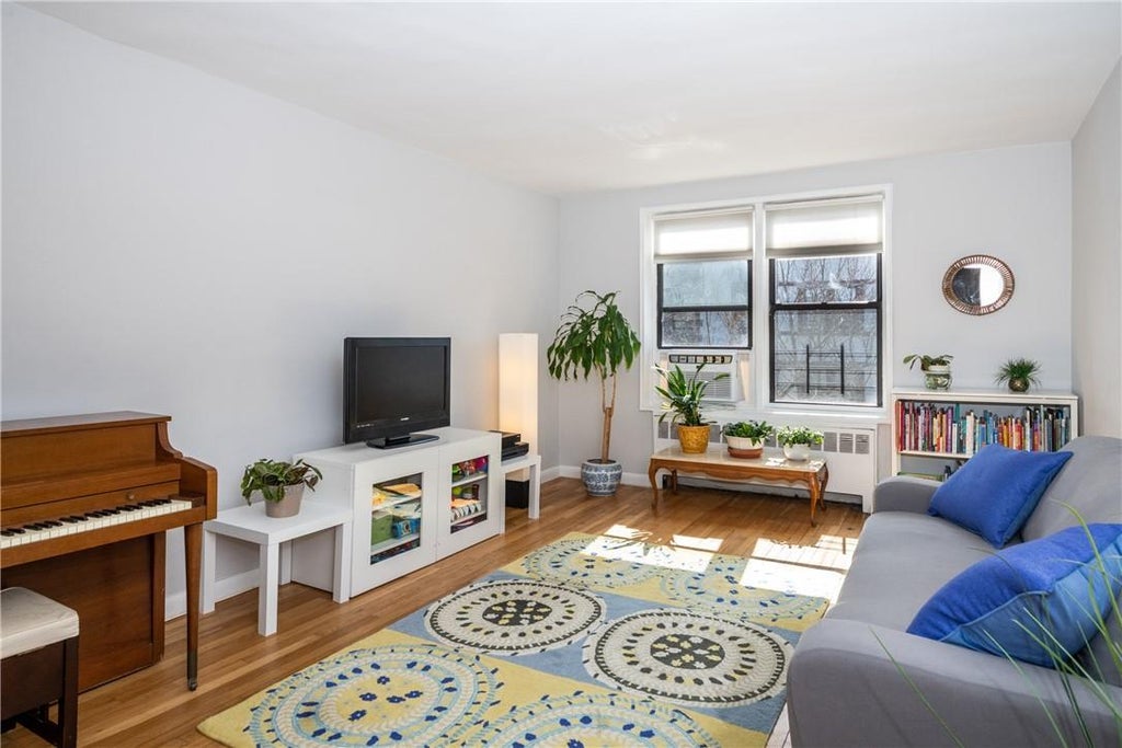 1 of 1 - 2 Windsor Terrace # 6h, White Plains, NY