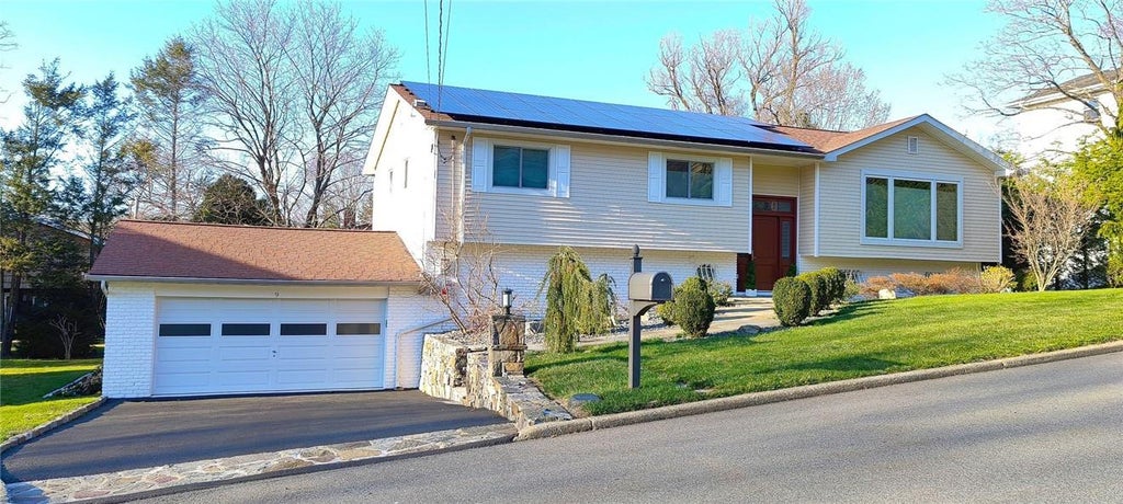 1 of 1 - 9 Balmoral Crescent, White Plains, NY
