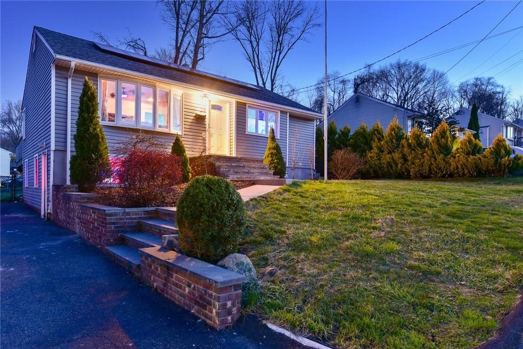1 of 1 - 25 Barnes Drive, Garnerville, NY