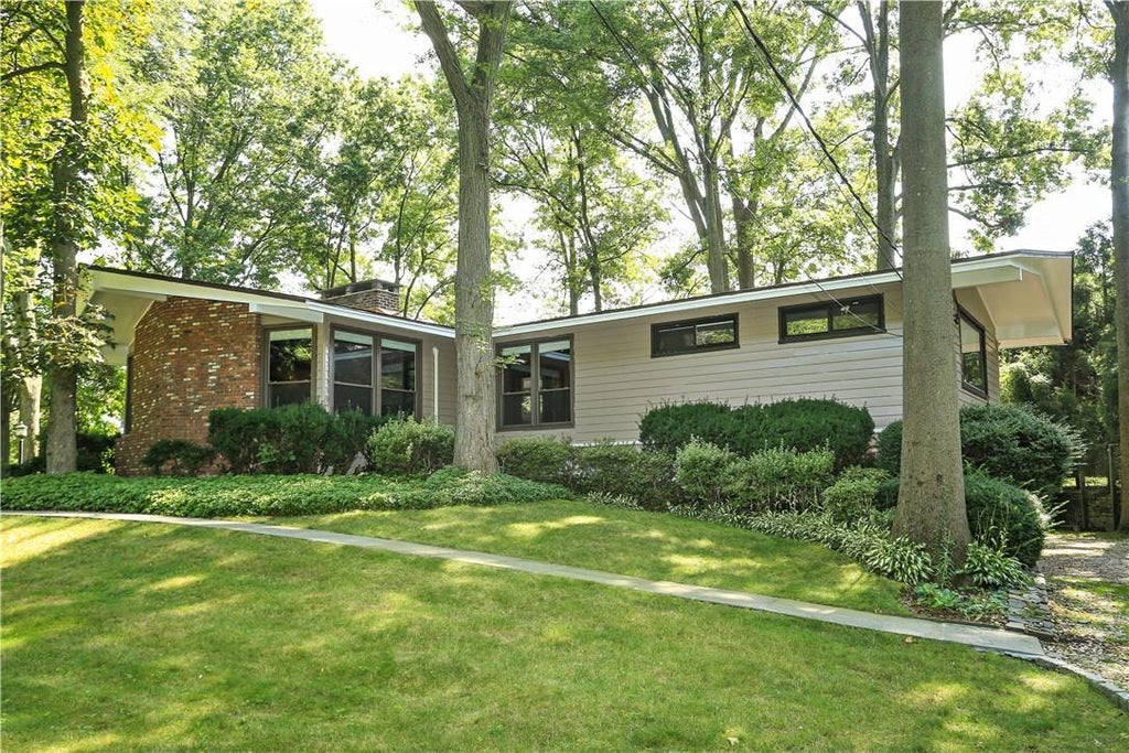 1 of 1 - 985 Pinebrook Boulevard, New Rochelle, NY