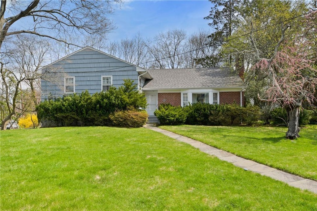 1 of 1 - 19 Ridgedale Road, Scarsdale, NY