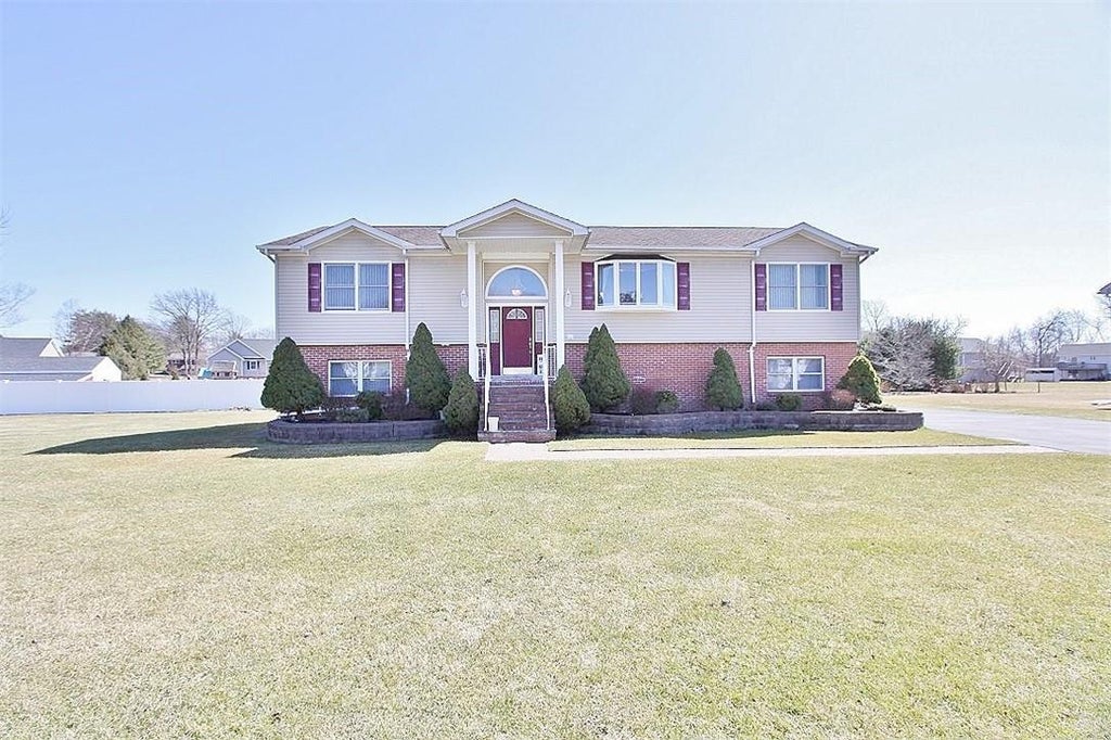 1 of 1 - 28 Varun Lane, Lake Katrine, NY