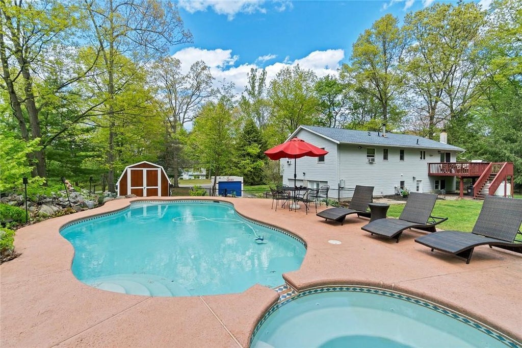 1 of 1 - 31 Sommerfield Drive, Wallkill, NY