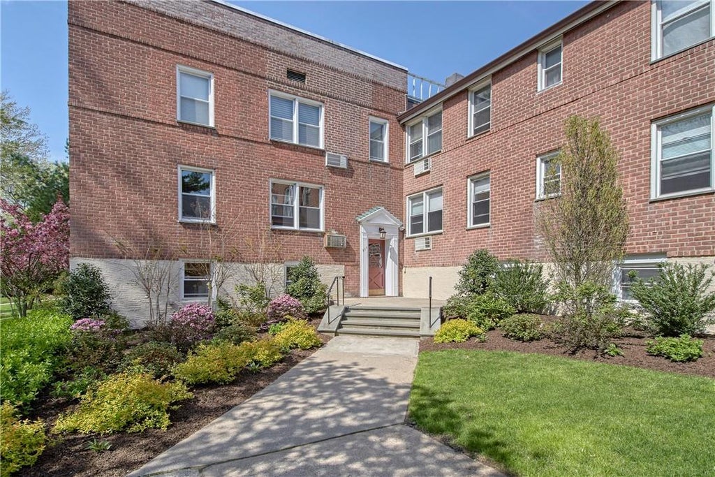 1 of 1 - 315 Palmer Terrace # 1f, Mamaroneck, NY