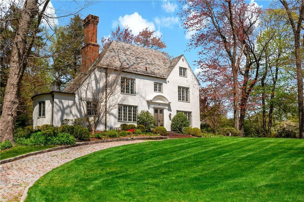 1 of 1 - 1 Woods Lane, Scarsdale, NY