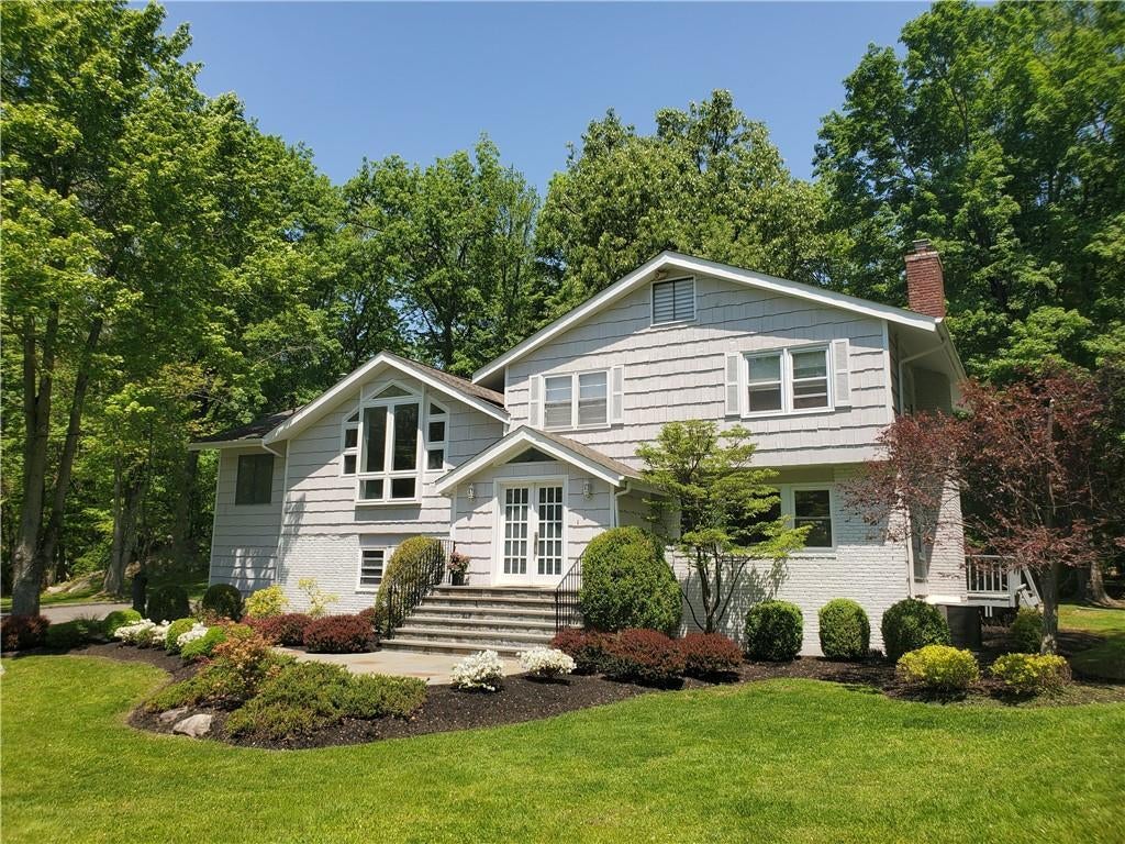 1 of 1 - 7 Hardscrabble Hill Road, Chappaqua, NY