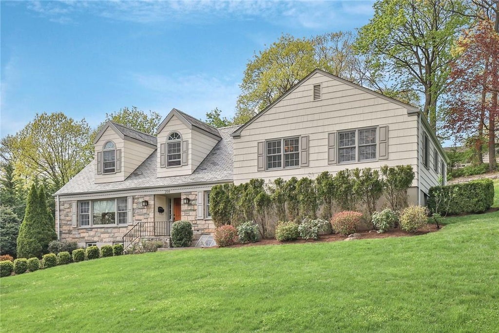 1 of 1 - 208 Barnard Road, New Rochelle, NY