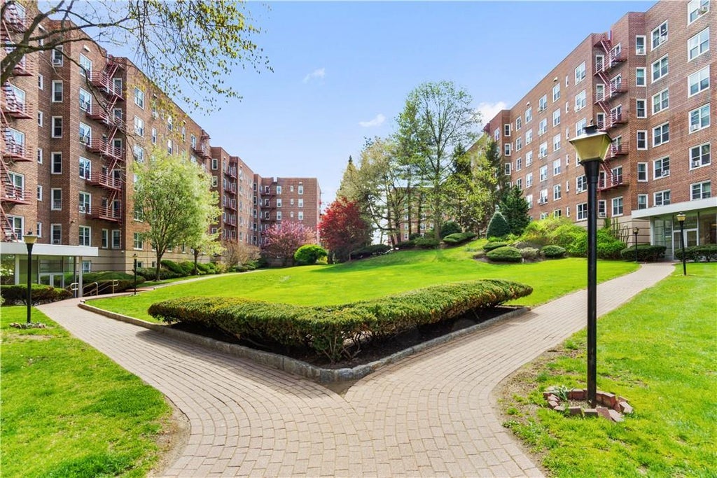 1 of 1 - 1304 Midland Avenue # A33, Yonkers, NY