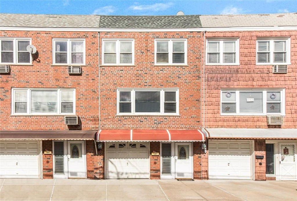 1 of 1 - 270 Brinsmade Avenue, Bronx, NY