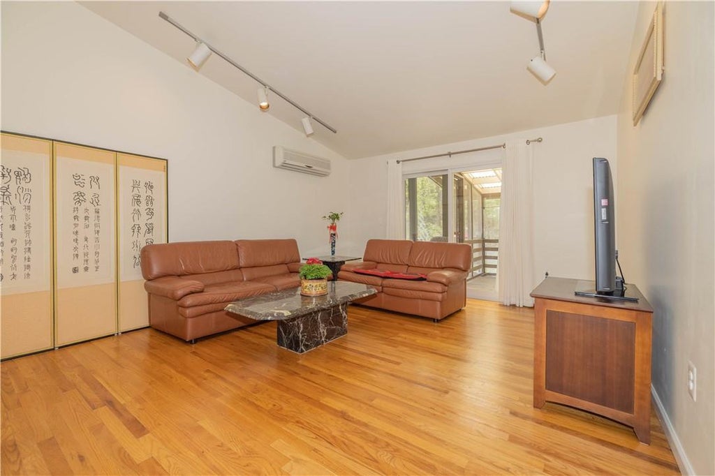 1 of 1 - 4 Medford Place, Nanuet, NY