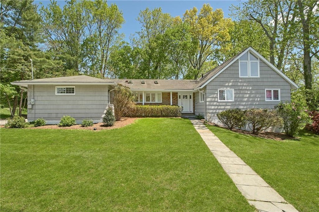 1 of 1 - 650 Barrymore Lane, Mamaroneck, NY
