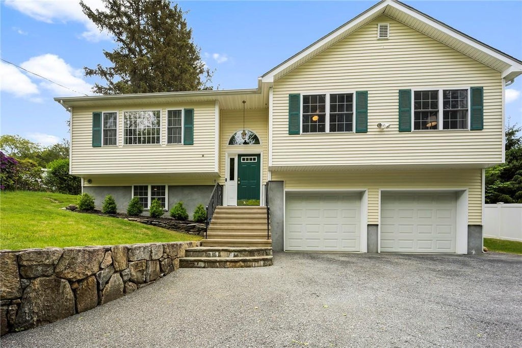 1 of 1 - 3 The Oval, Cortlandt Manor, NY