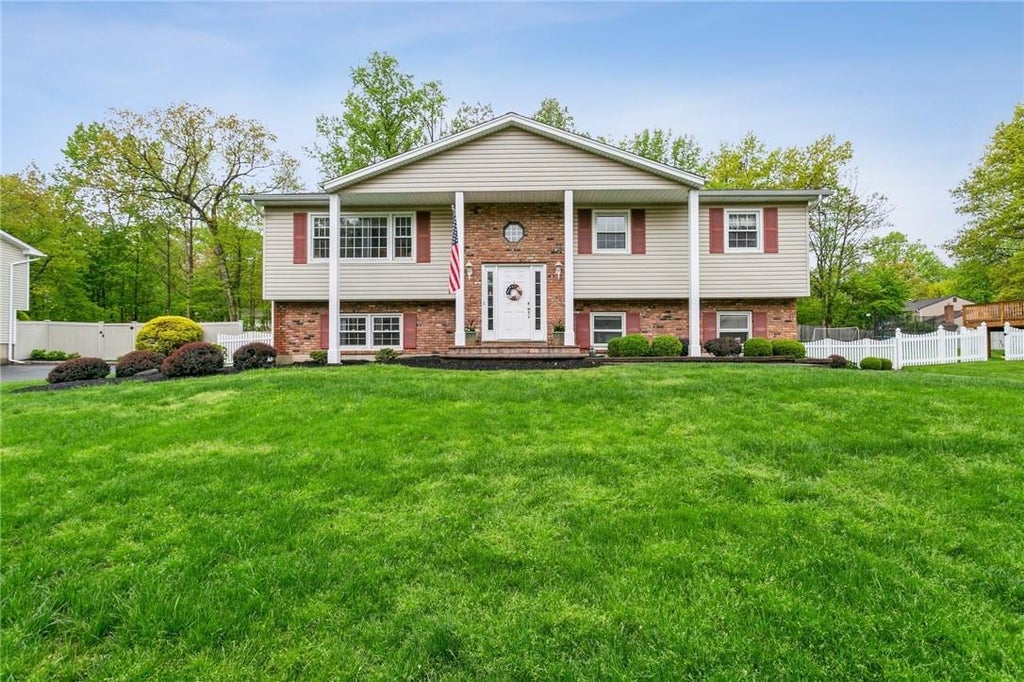 1 of 1 - 5 Barry Court, Valley Cottage, NY