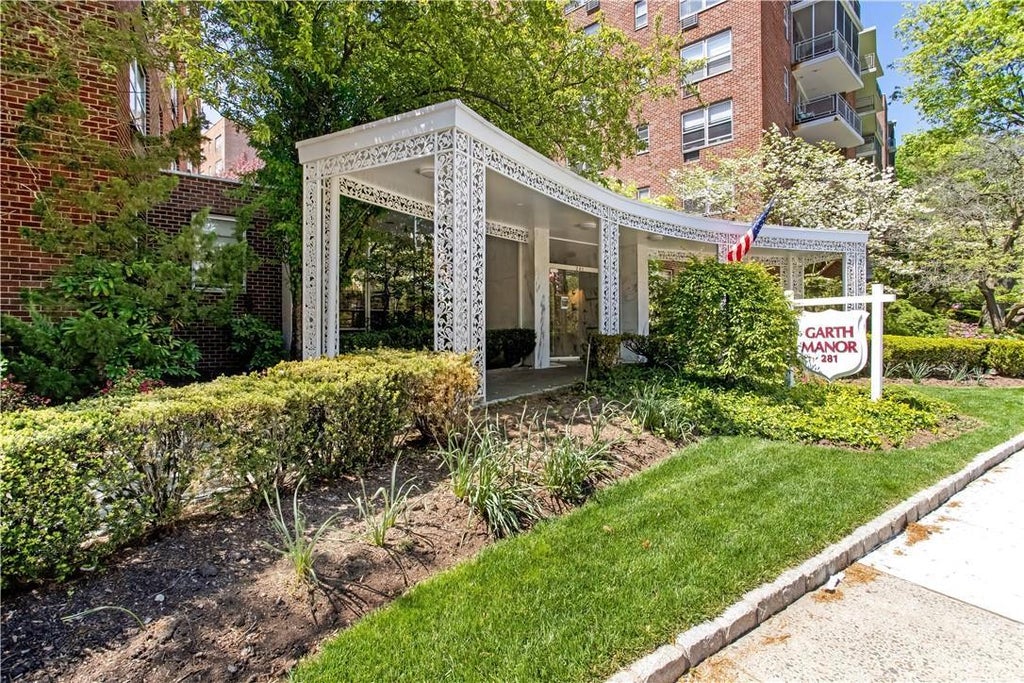 1 of 1 - 281 Garth Road A3e, Scarsdale, NY