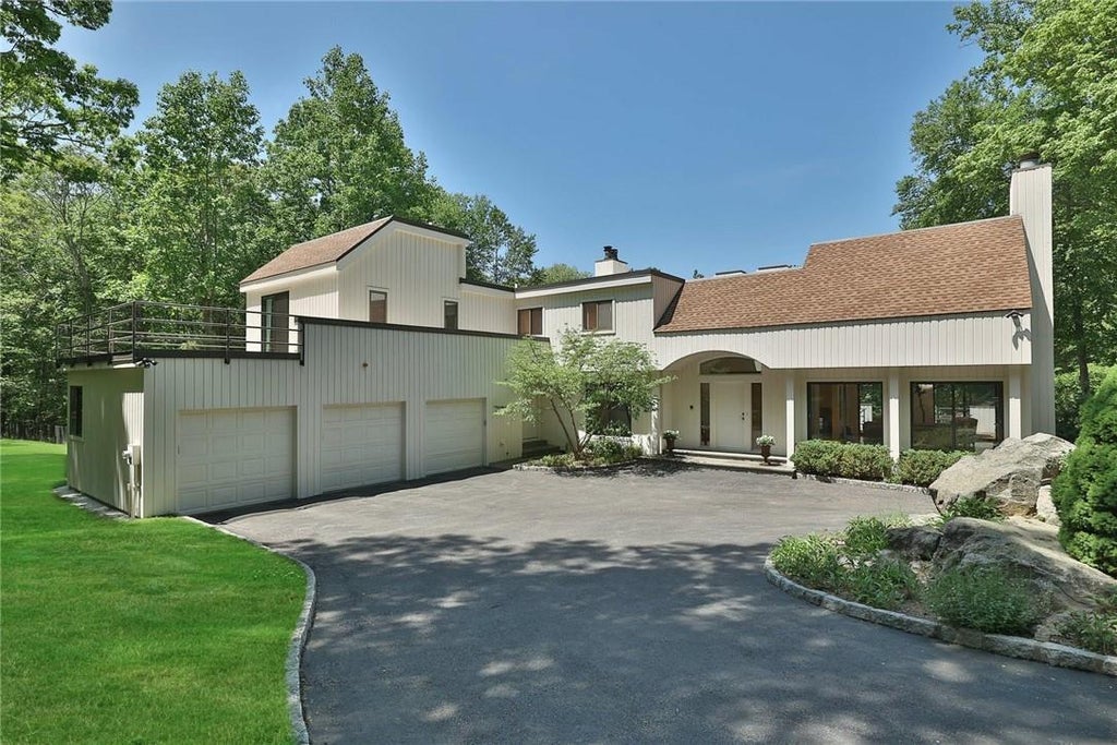 1 of 1 - 33 Woodland Road, Bedford, NY