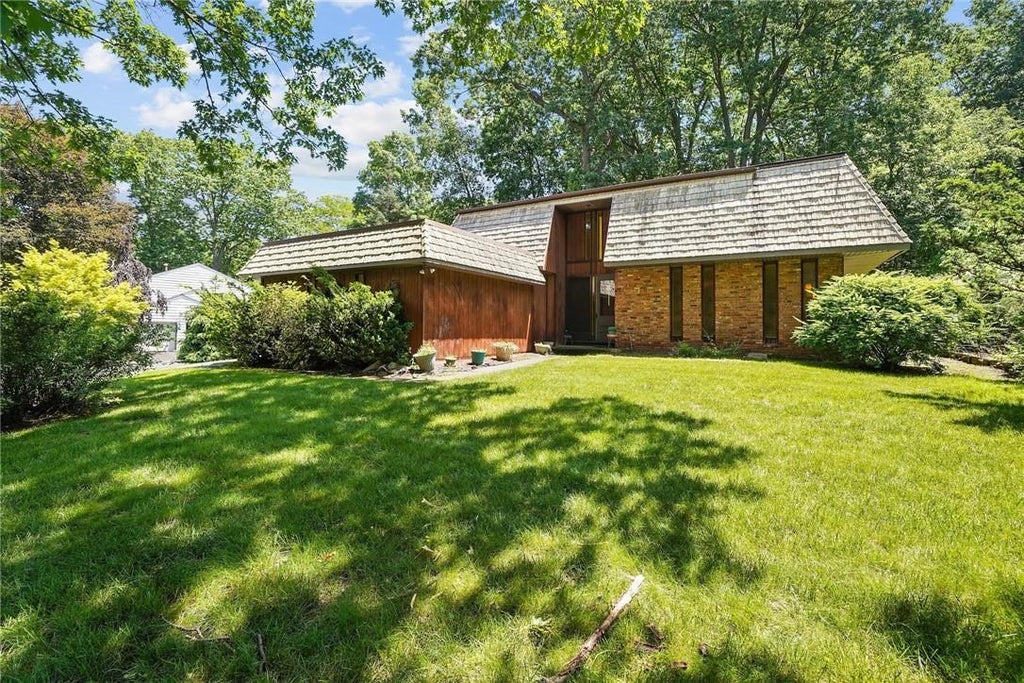 1 of 1 - 4 Sunderland Place, Suffern, NY