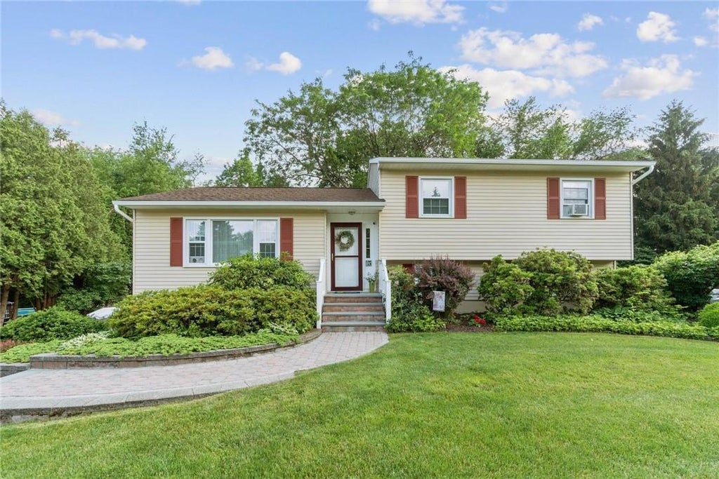 1 of 1 - 5 Puritan Lane, Washingtonville, NY