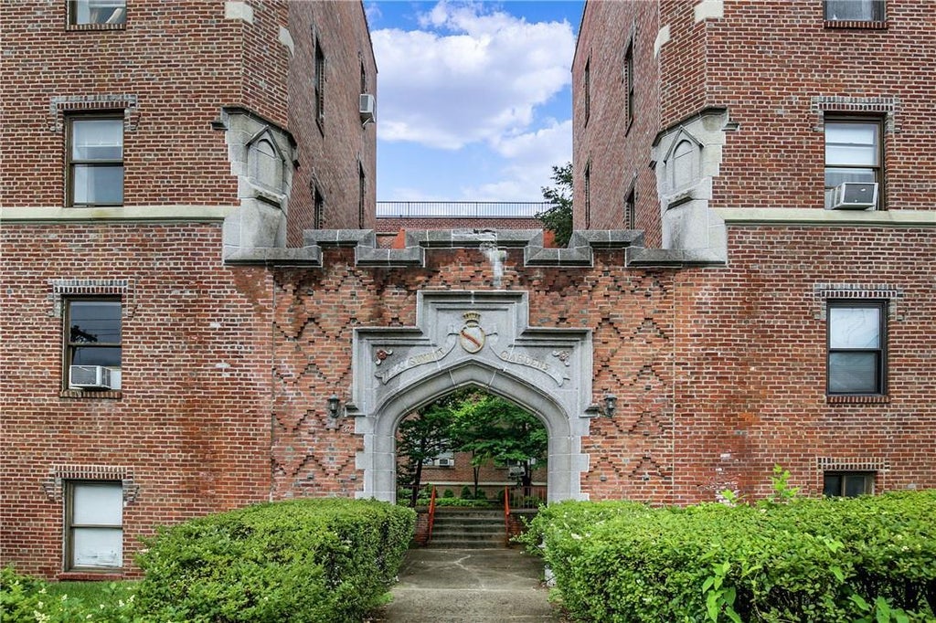 1 of 1 - 37 Summit Avenue # 2f, Port Chester, NY
