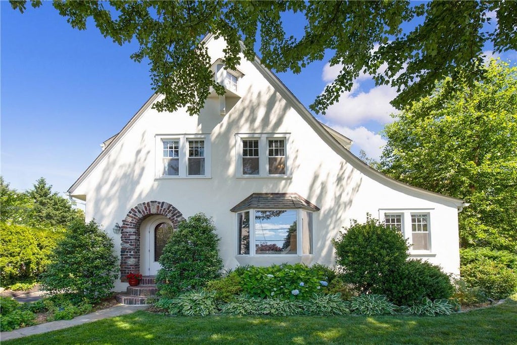 1 of 1 - 16 Rutgers Place, Scarsdale, NY