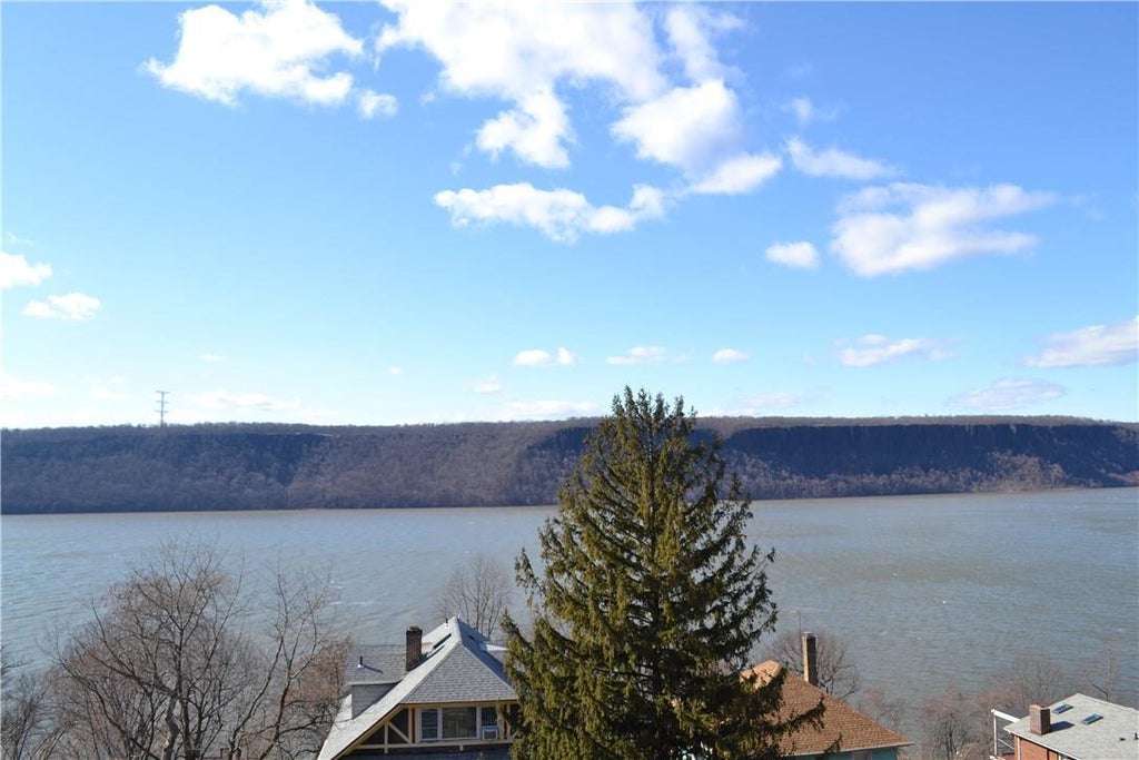 1 of 1 - 678 Warburton Avenue # 6f, Yonkers, NY
