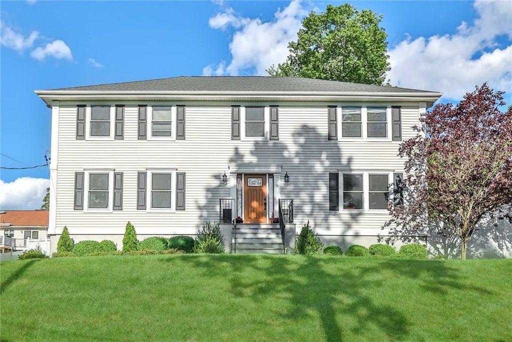 1 of 1 - 7 Cottage Grove Avenue, Thornwood, NY